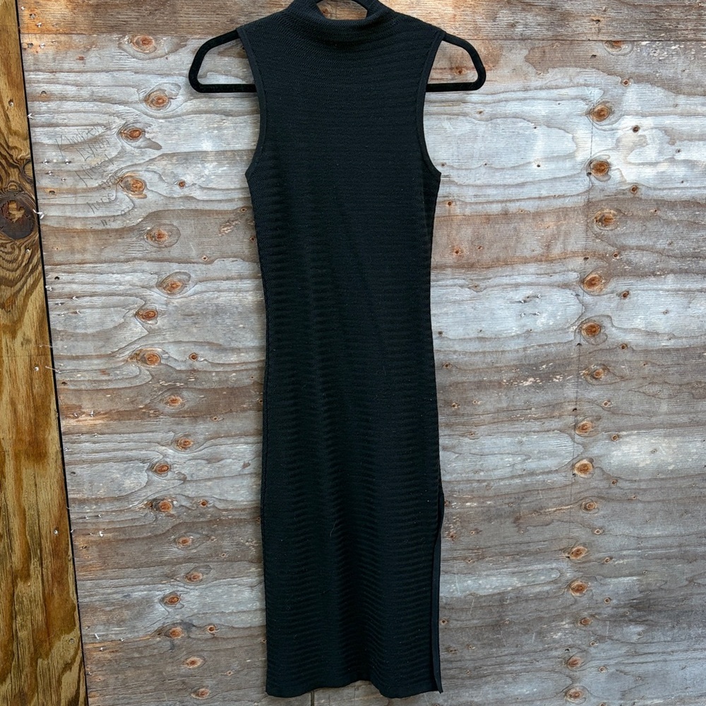 Forever 21 Black Sleeveless Woven Midi Dress